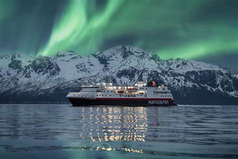 Northern lights from cruise ship in alaska. Things To Know About Northern lights from cruise ship in alaska. 